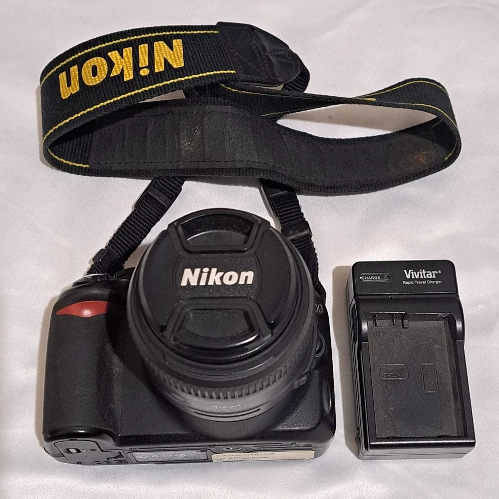 Nikon d3100 Af-s dx micro Nikkor 40mm f/2.8g Lens